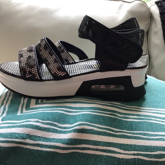 Ladies Perugino bedazzled sandals size 5.5-6 - Picture 3 of 8